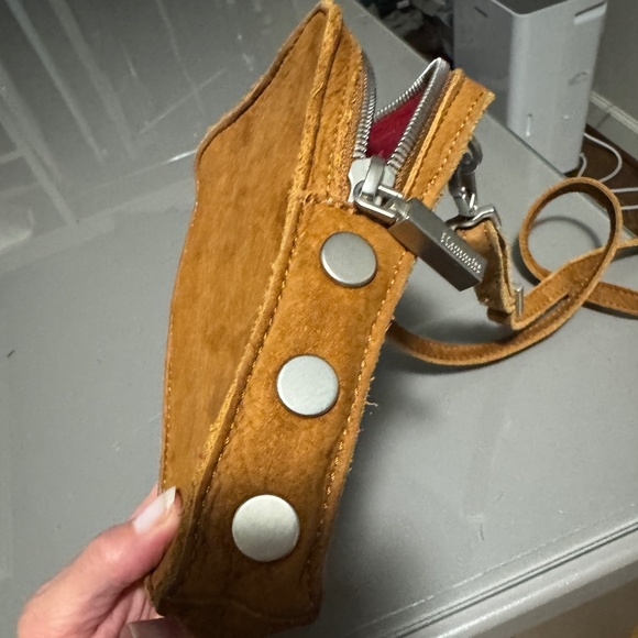 Hammitt Cell phone cross body bag in pebbled leather - Picture 4 of 5